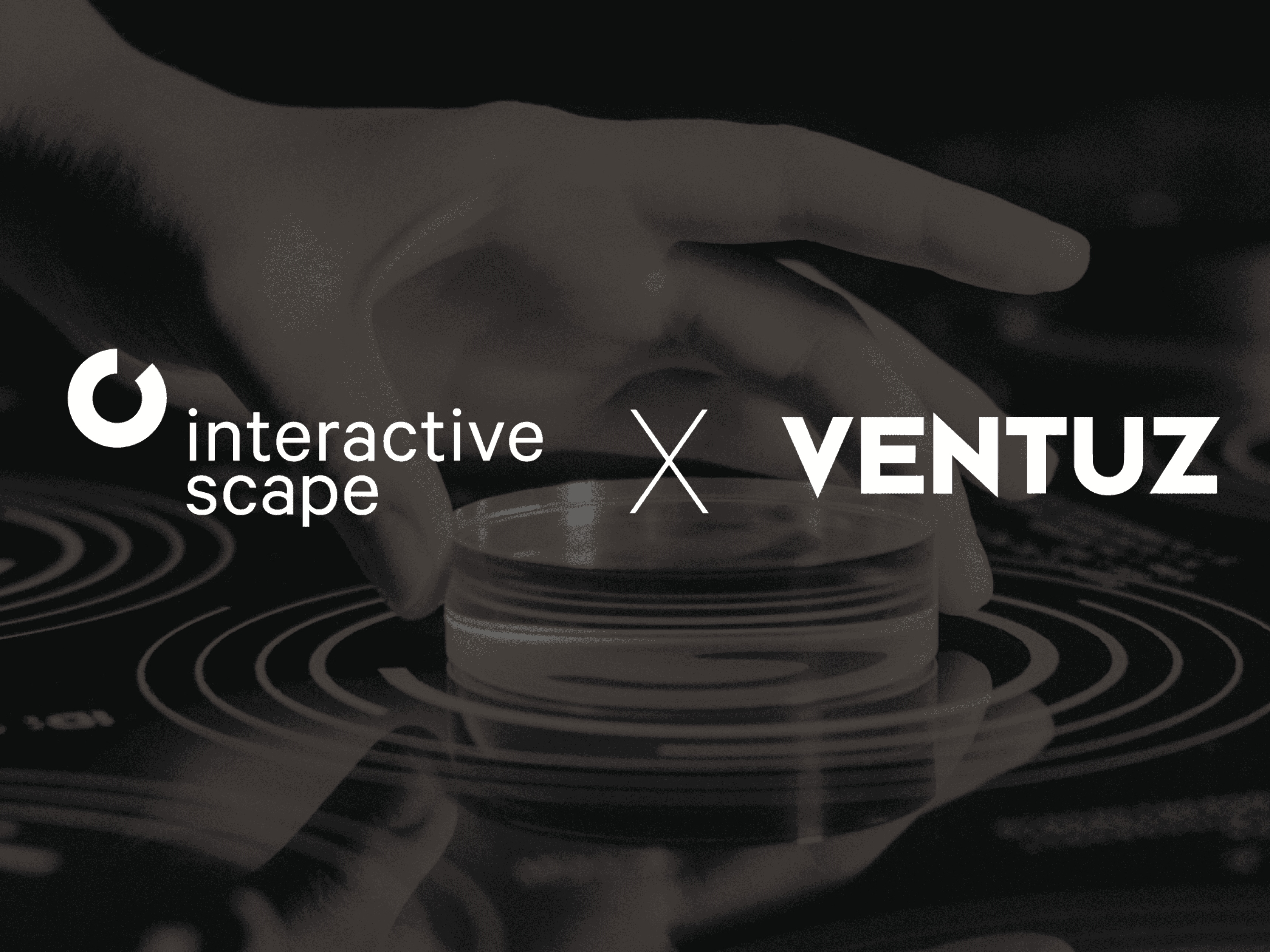 Interactive Scape x Ventuz: a hand places a transparent Scape X object on a multitouch table