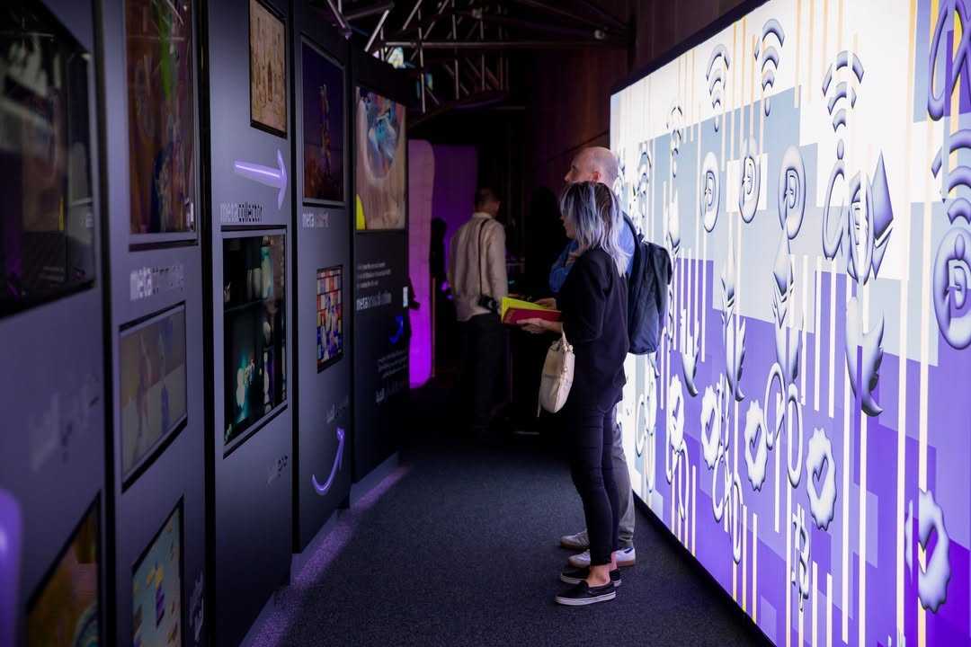 Interactive media exhibition environment